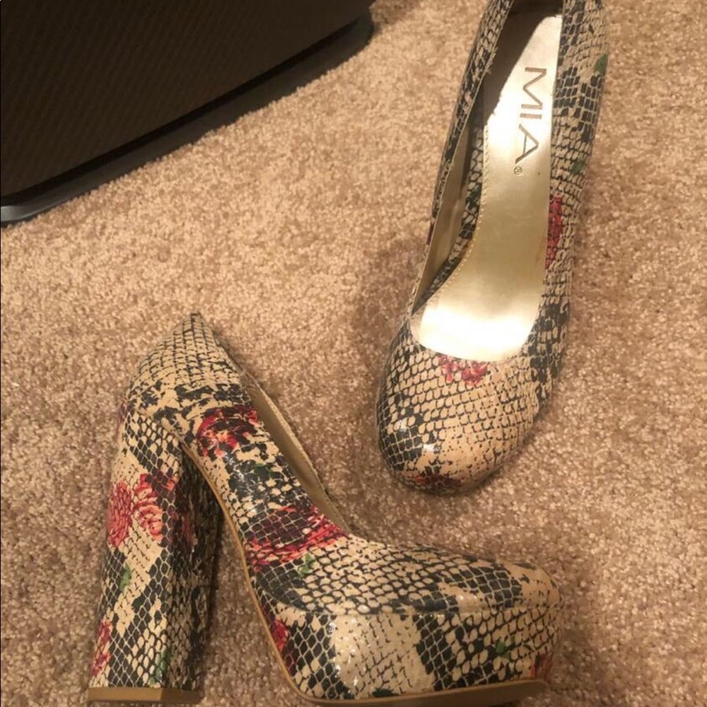 Mia Uptown Heels